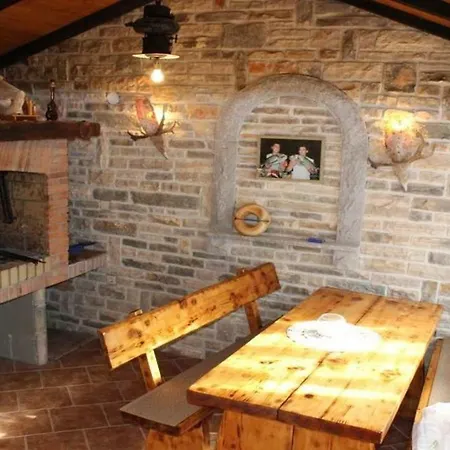 Guest house Excellent Small Stone House For Rent /4 Persons
