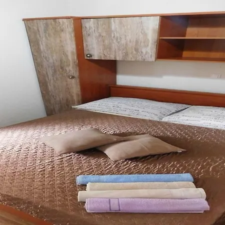 招待所 Excellent Small Stone House For Rent /4 Persons 3*
