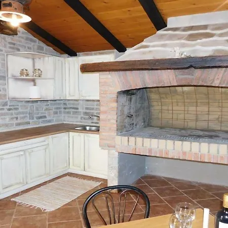 Excellent Small Stone House For Rent /4 Persons 招待所